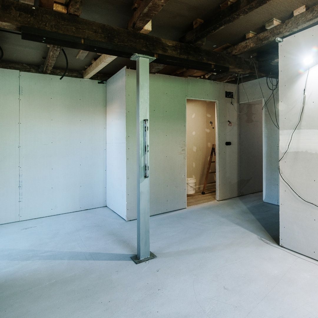Bulkhead and ceiling detail in a commercial space