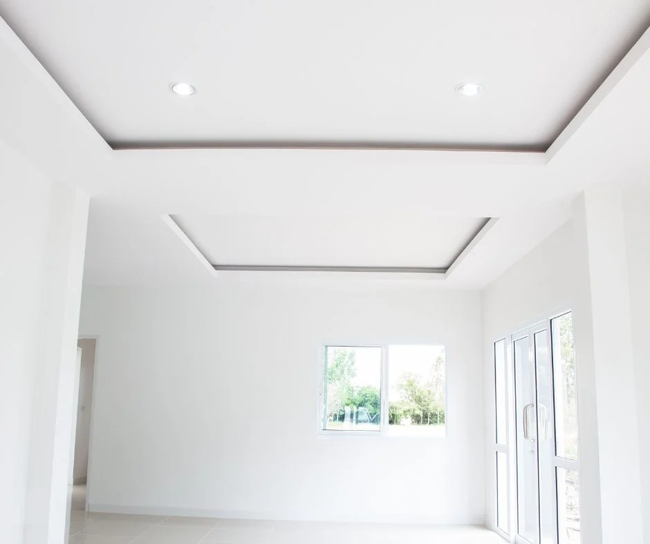 Square set ceiling meeting a sharp, clean bulkhead
